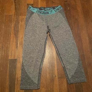Gym shark medium Capri leggings